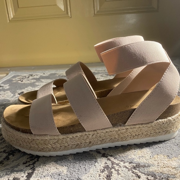 Francesca's Elastic Sandals - Picture 4 of 5